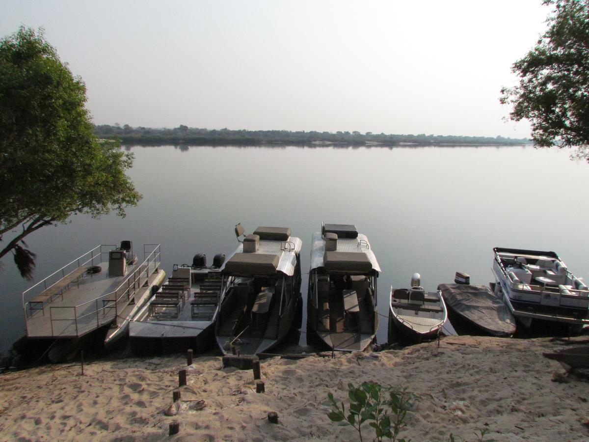 Caprivi Houseboat Safari Lodge Katima Mulilo Eksteriør billede